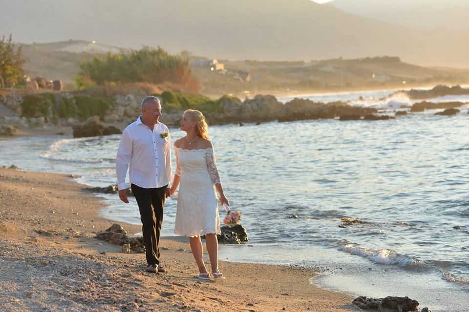 Manuela and Anesti beachwedding nearby Rethymnon